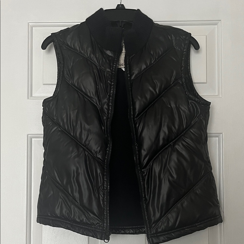 Vintage Old Navy women's black full-zip puffer vest